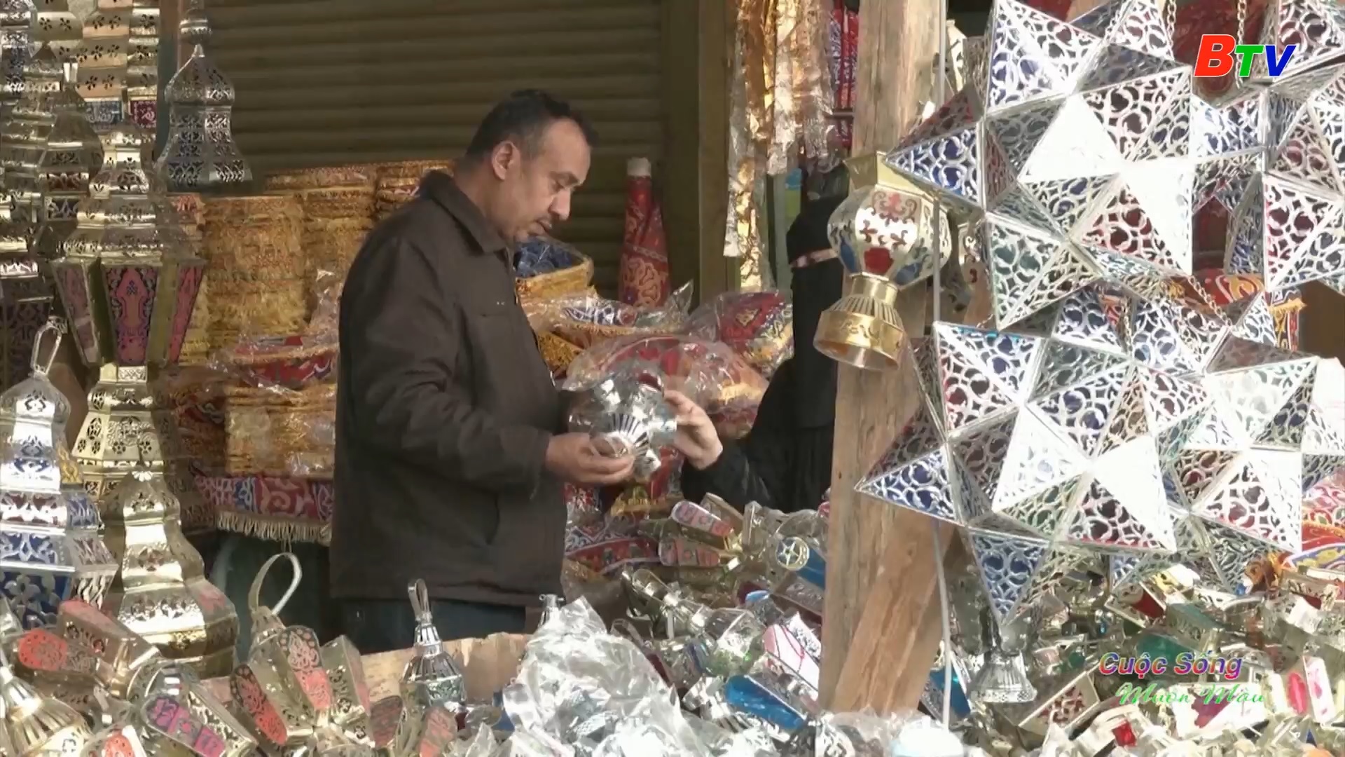 Không khí mua sắm cho tháng Ramadan ở Ai Cập
